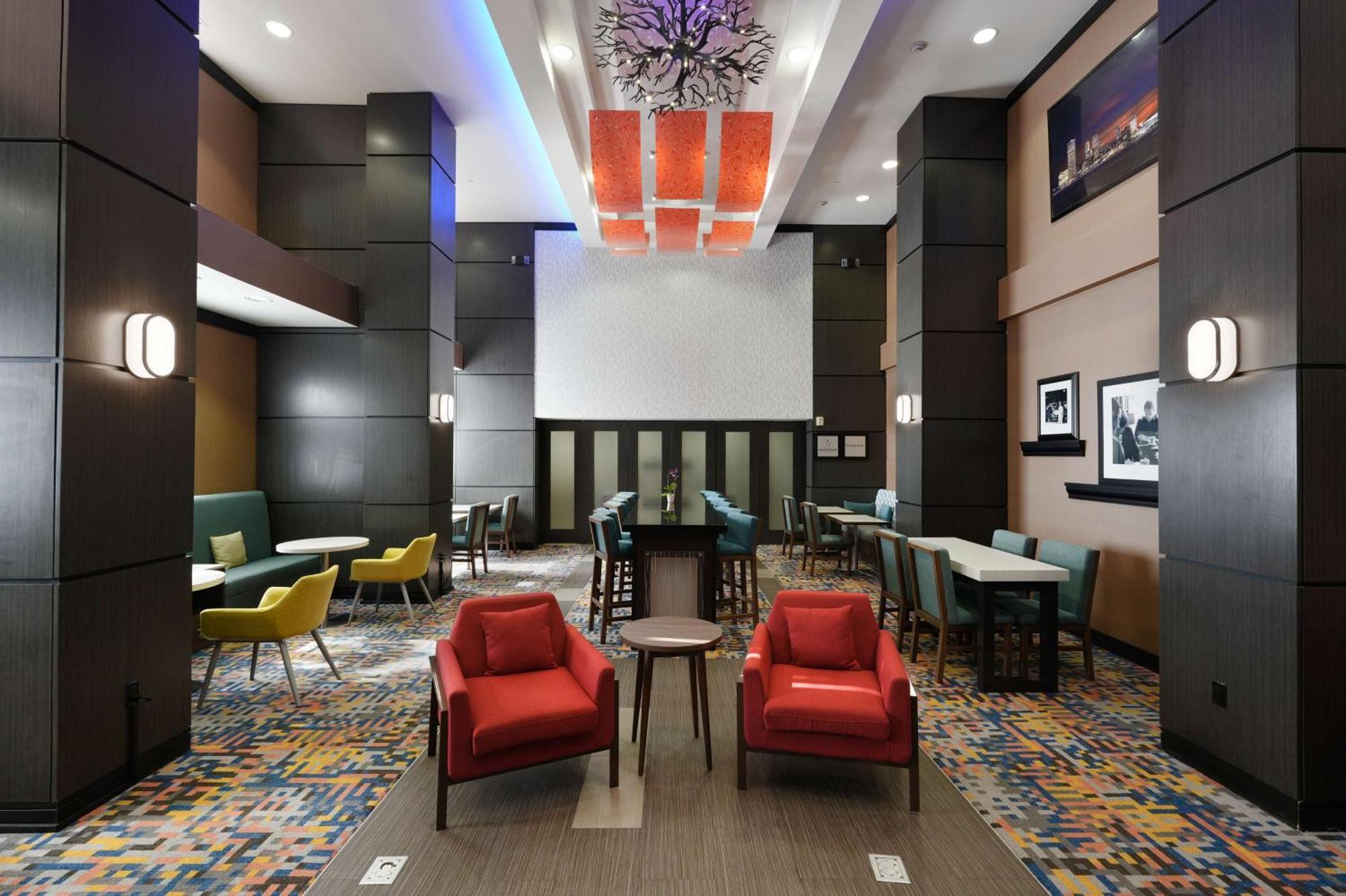 Hampton Inn And Suites Tulsa Central Exterior foto